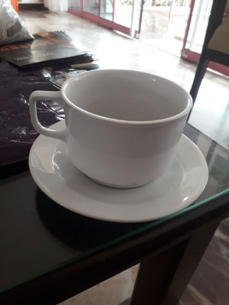Az çay içilmiş fincan