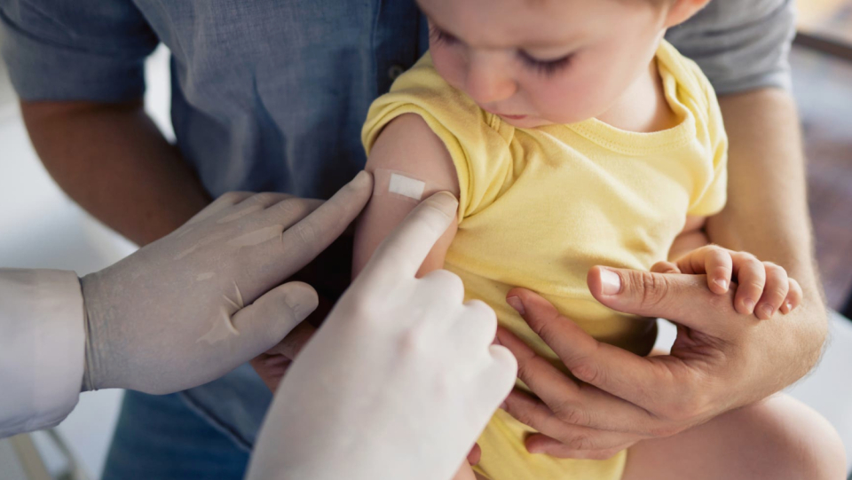 The lower the antibody levels of infants' vaccinations, up until the age of 24 months, the more frequently they receive antibiotics. The intestine may be the root of the problem.