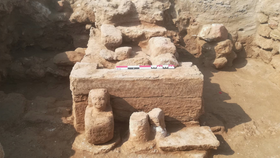 Archaeologists have dug up a shrine with headless falcon skeletons in the port city of Berenike.
 Apparently, around 1600 years ago, a puzzling nomadic people brought victims.