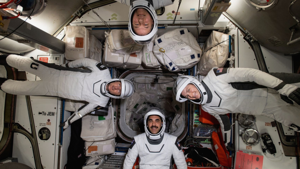 After about half a year in space, astronaut Matthias Maurer and the rest of the crew are back on Earth. The spacecraft safely touched down in the water.