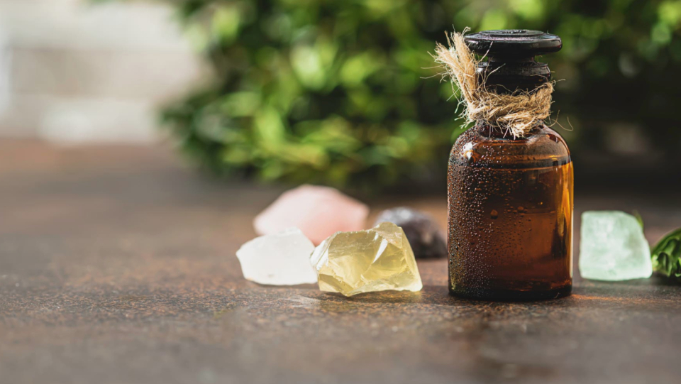 Whether healing stones or horoscopes: The market with the supposedly supernatural is booming. But harmless can quickly become dangerous, say the authors Katharina Nocun and Pia Lamberty.