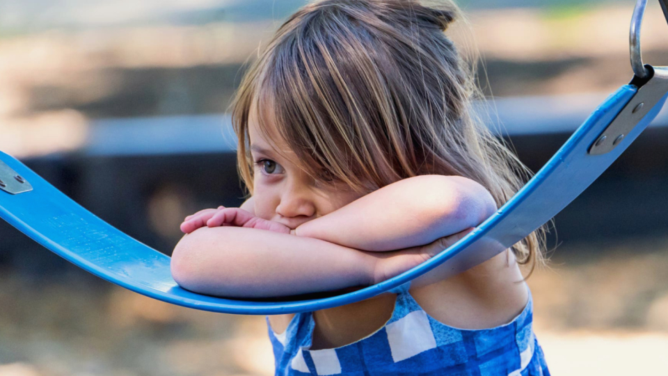 Children often find it difficult to wait for things. They do not yet have such a mature understanding of time as adults. In order to exercise patience, they are therefore dependent on help from their environment.