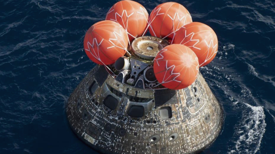 With the Artemis mission, NASA wants to bring people to the Moon again. Now the first test flight has come to a successful end after almost 26 days in space with the landing of the Orion spacecraft in the Pacific Ocean.