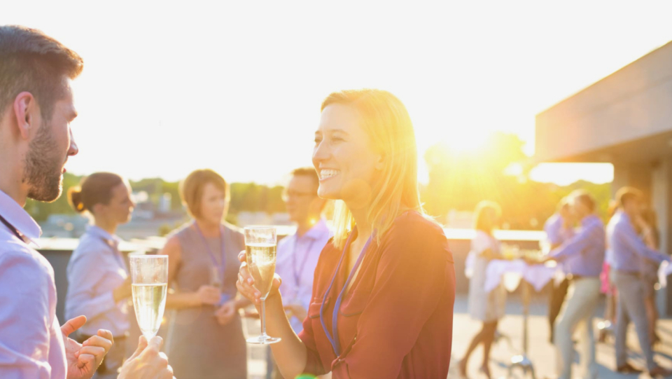 The first impression counts.
 If the participants of a study considered their interlocutors to be extraverted, they cooperated more with them at strategic games.