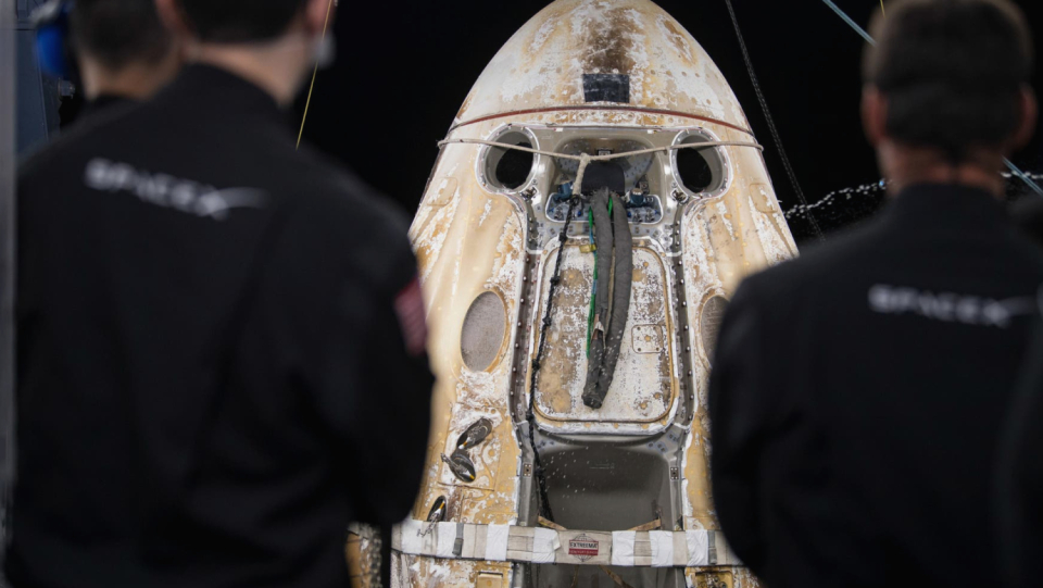 You return to space from the USA thanks to SpaceX.
utilizing recyclable rockets.
Exciting!
Unfortunately, "return to space" focuses more on stunning visuals than stellar scholarship.
a critique