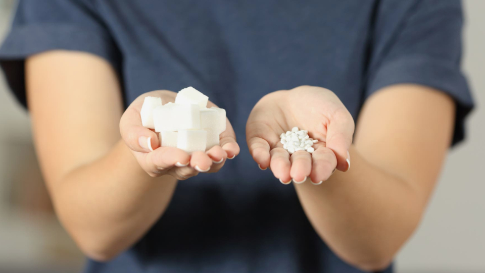 Sweet agents such as aspartame or stevia worsen the sugar metabolism.
 They also drive up blood sugar.
 One reason: they change the intestinal flora.