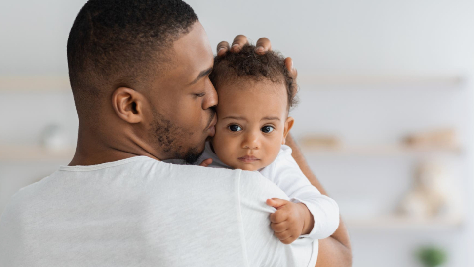 A scent molecule on the scalp of newborns affects both sexes differently. This may have offered an evolutionary survival advantage.