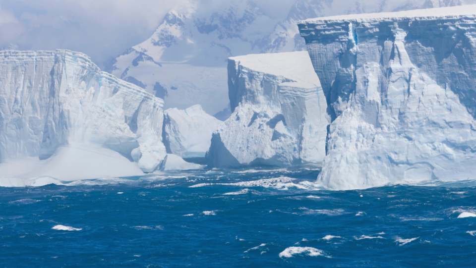 Even though the disintegration of the Conger Ice Shelf alone is not a serious issue, these occurrences are occurring more frequently. In a guest article, experts express concern that this causes issues.