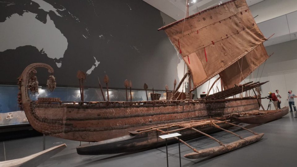 Criticism of exhibits with dubious provenance is present.
In the recently opened Berlin Humboldt Forum, "speaking and explanation" would need to be maximized among other things.
