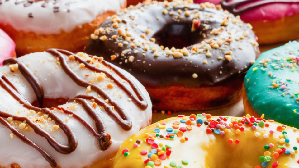 It is widely recognized that consuming too much sugar is unhealthy. It has now been demonstrated in the mouse model that it also affects the immune system and intestinal microbiome, preventing severe obesity.