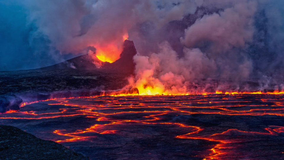 The Nyiragongo is regarded as Africa's most dangerous volcano.
The mountain didn't exhibit any typical symptoms during the 2021 outbreak.
Apparently due to the unnoticed creation of a sizable underground magmareservoir.
