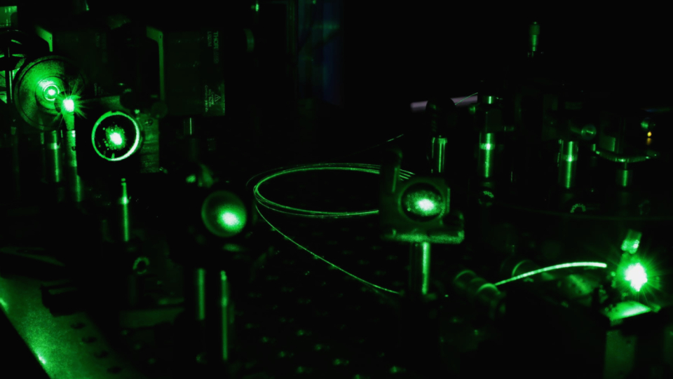 Millions of arithmetic processes can be replaced by a single straightforward fiber.
The novel experiment demonstrates optical computers' promise for the future.