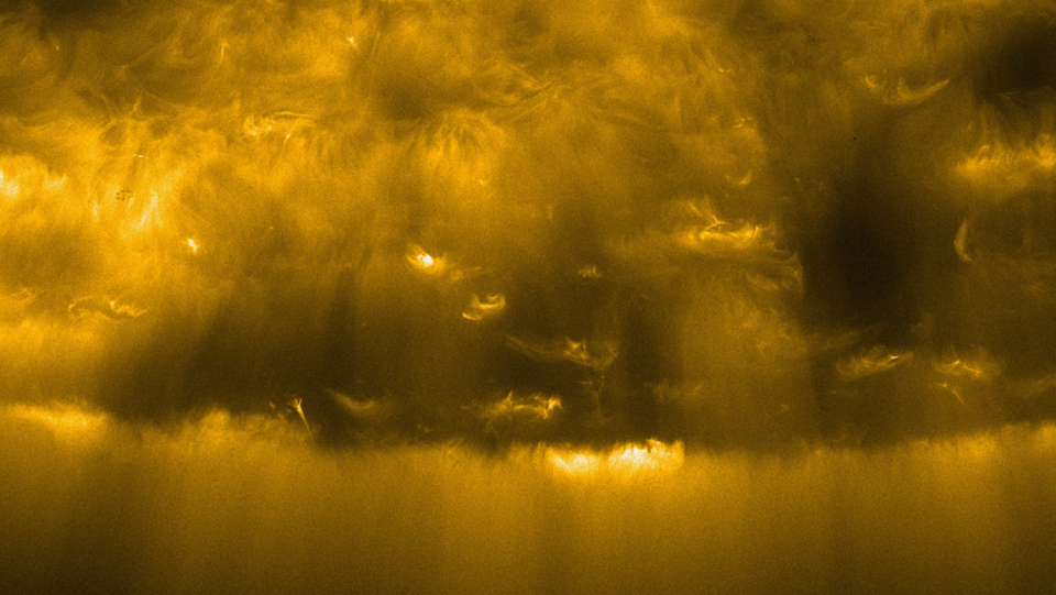 In particular, the Solar Orbiter has gotten close to the Sun. The corona is revealed in new ways in the images taken during their flyby, including a mysterious structure.