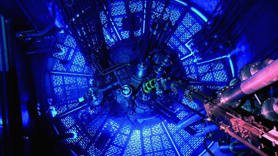 At nuclear power facilities, physicists have long noticed a decrease in antineutrinos.
so also this time.
Nonetheless, it is clear that sterile neutrinos cannot account for the anomaly.
Is the theory ultimately disproven?