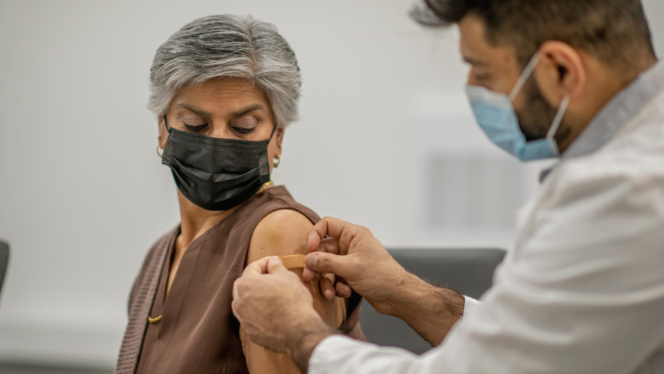 Those who have recovered seem to be better off using a corona vaccination to prevent re-infection. Three studies provide evidence for this. The information was gathered, though, before Omikron made an appearance.